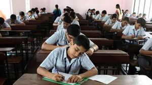24 నుంచి పదో తరగతి హాల్ టికెట్లు: 3 నుంచి పరీక్షలు, ప్రతి కేంద్రంలో సీసీ కెమెరాలు