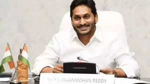గెలుపుపై సీఎం జగన్ ధీమా వెనుక - లెక్క పక్కా: ప్రతిపక్షాలపై బ్రహ్మాస్త్రం..!!