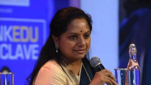కవిత కేసు విచారణ వాయిదా.. సుప్రీం ధర్మాసనం ముందు కవిత, ఈడీ హోరాహోరీ వాదనలు!!