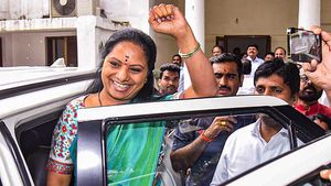 ఢిల్లీ లిక్కర్ కేసు: 10 గంటలపాటు ప్రశ్నించిన ఈడీ, ఇంటికి చేరుకున్న కవిత, మరోసారి పిలుపు
