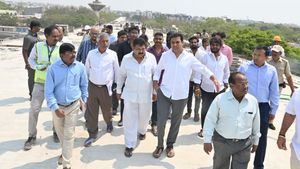 సిటీకి తలమానికమైన స్టీల్ బ్రిడ్జి పనులు 3 నెలల్లో పూర్తి కావాలి: కేటీఆర్ ఆదేశాలు