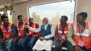  ఎన్నికలొస్తోన్నాయ్: కొత్త మెట్రో లైన్‌కు జెండా ఊపిన మోదీ.. ట్రావెల్