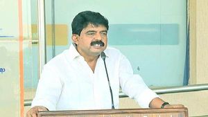 అదే ఉంటే కాపులు పవన్ తోనే - జగన్ తో ఎందుకు ఉంటారు : పేర్ని నాని..!!