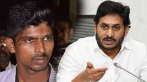 `కోడి కత్తి కేసు`లో కీలక పరిణామం- `బాధితుడు` వైఎస్ జగన్ కోర్టుకు..!!