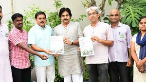 పవన్ కల్యాణ్ నోట మళ్లీ `కులం` మాట: కీలక ప్రకటన..