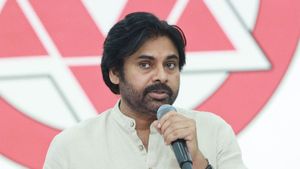 రూ.1,000 కోట్ల ప్యాకేజీ ఆఫర్‌పై నోరు విప్పిన పవన్ కల్యాణ్- పార్టీని నడపలేం..!!