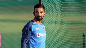 కేఎల్ రాహుల్‌కు ఏమైంది- మ్యాచ్ మధ్యలోనే పెవిలియన్‌కు..!!