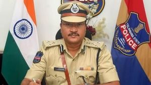 తేడా వస్తే క్లోజ్ చేసుడే: చిట్ ఫండ్స్ సంస్థలకు క్లాస్ పీకిన వరంగల్ సీపీ!!
