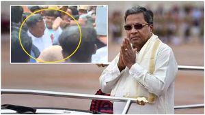 కార్యకర్త చెంప పగులగొట్టిన సిద్ధు