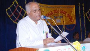 సిట్టింగ్ సీఎంకు టిక్కెట్ ఇస్తారో లేదో తెలీదు, మంత్రులు, ఎమ్మెల్యేలు ఎంత, సేమ్ పార్టీ ఎంపీ కామెంట్స్! 
