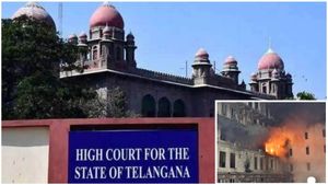 స్వప్నలోక్ కాంప్లెక్స్ ప్రమాద ఘటను సుమోటోగా స్వీకరించిన హైకోర్టు: వారికి నోటీసులు