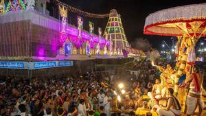 తిరుమలలో టికెట్ల బుకింగ్ కోటాపై కీలక నిర్ణయం - నేరుగా శ్రీవారి దర్శనం..!!