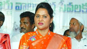 వైసీపీకి రిటర్న్ గిఫ్ట్ ఇస్తాను - జై అమరావతి : ఉండవల్లి శ్రీదేవి..!!