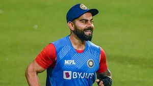 Virat Kohli: గోడపై 60 అడుగుల విరాట్ కోహ్లీ పెయింటింగ్.. అభిమానం చాటుకున్న ఖమ్మం యువకుడు..