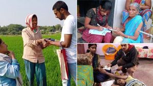 ఏపీలో వాలంటీర్లకు మళ్లీ ఈసీ ఝలక్ ? కలెక్టర్లకు కీలక ఆదేశాలు..!
