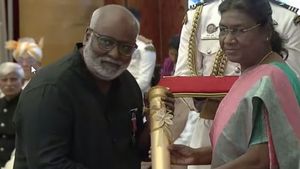 పద్మ అవార్డులు అందుకున్న చినజీయర్ స్వామి, కీరవాణి, ప్రముఖులు