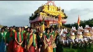 ఎట్టకేలకు అరసవల్లికి అమరావతి రథం - రైతుల మొక్కులు..!!