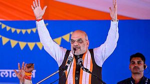 అటకెక్కిన అమిత్ షా రోడ్ షో, అపశకునం అంటూ ప్రచారం, ఉరుములు, మెరుపులు! 