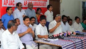 ఆలస్యంగా జీతాలు- పెనాల్టీలు వేయకండి-బ్యాంకుల్ని కోరబోతున్న ఏపీ జేఏసీ అమరావతి
