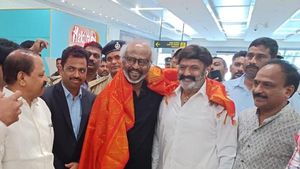 రజనీకాంత్ కు బాలయ్య స్వాగతం - చంద్రబాబు సైతం, ఒకే వేదికపై..!!