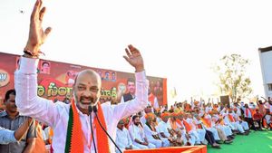ఓరుగల్లులో దద్దరిల్లిన నిరుద్యోగ మార్చ్: కేసీఆర్ కు బండి సంజయ్ అల్టిమేటం!!