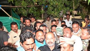 అర్దరాత్రి బండి సంజయ్ అరెస్ట్..!!