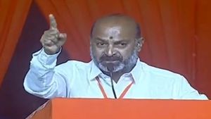 తెలంగాణలో పులి వేట ప్రారంభమైంది: ఢిల్లీ నుంచి ఫోన్ వచ్చిందంటూ  బండి సంజయ్