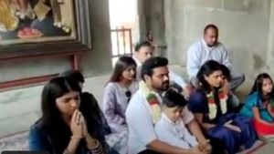 యాదాద్రిలో మంచు మనోజ్ దంపతుల ప్రత్యేక పూజ: ఉదారత చాటుకున్న లక్ష్మి