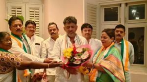  అధికార పార్టీకి గుడ్ బై చెప్పి ప్రతిపక్షంలో చేరిన మంత్రి సోదరి, మేనల్లుడు ? 