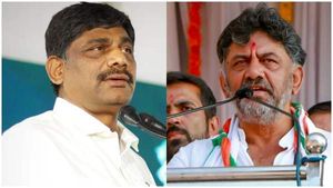 అన్నయ్యకు నీడలా నిలబడుతున్న తమ్ముడు, ప్రతిపక్షాలకు సవాలుగా మారిన డీకే బ్రదర్స్ ! 