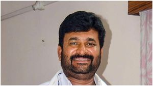 మీకు ఎమ్మెల్యే టిక్కెట్ వస్తే మాకు ఏమిటి ?, మీకు మాత్రం నో ఎంట్రీ, మాజీ మంత్రికి షాక్ ! 