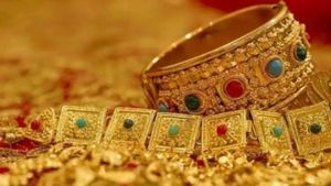పసిడి ప్రియులకు మళ్ళీ బంగారం ధరల షాక్; పెరిగిన ధరలు; నేడు తెలుగురాష్ట్రాల్లో ధరలిలా!!