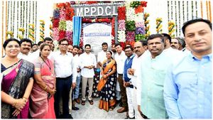 విశాఖకు కాపురం మారుస్తున్నా - ముహూర్తం ప్రకటించిన సీఎం జగన్..!!