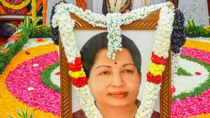 జయలలిత వస్తువులు వేలం, ఎన్ని కేజీల బంగారం ఉందో తెలుసా?, 11 వేల పట్టు చీరలు! 