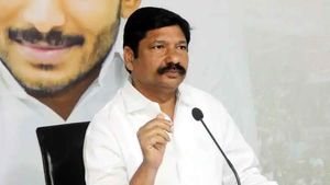  నిజంగా ఎన్టీఆర్ అభిమానులైతే చంద్రబాబును, లోకేష్ ను చెప్పులతో కొట్టాలి: మంత్రి జోగి రమేష్