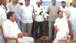 వెంకయ్య నాయుడిని కలిసిన ఏపీ మంత్రి: కీలక సూచన..!!