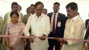 సచివాలయం ప్రారంభం - సీఎం కేసీఆర్ తొలి సంతకం..!!