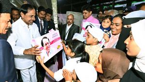 KCR: తెలంగాణ ముందుకెళ్తుంటే.. దేశం వెనకబడుతుంది: కేసీఆర్
