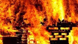 హైదరాబాద్‌లో భారీ అగ్నిప్రమాదం - ముగ్గురు సజీవ దహనం..!!