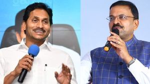 జగన్‌కు సీబీఐ మాజీ జేడీ ప్రార్థన