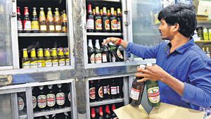 నేరుగా ఇంటికే మద్యం పంపిణీ: పెళ్లిళ్లల్లోనూ మందు తాగొచ్చు: స్పెషల్ లైసెన్స్ జారీ