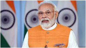 `40 ఇయర్స్ ఇండస్ట్రీ`కి మోదీ అర్జెంట్ ఫోన్ కాల్: కొడుకు గురించి ఆరా