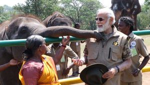 మోదీ రూటే సపరేటు: ఎన్నికల స్టంట్‌గా