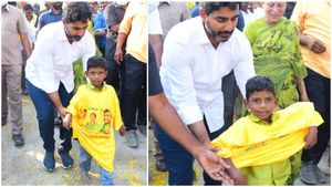 టీడీపీ టీ-షర్ట్‌ను స్వయంగా విప్పించిన నారా లోకేష్