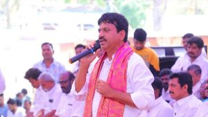 పొంగులేటికి కాంగ్రెస్ భారీ ఆఫర్ - రంగంలోకి రాహుల్ టీం..!!