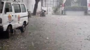Hyderabad: భారీ వర్షం, పలుచోట్ల వడగళ్లతో చల్లబడిన నగరం