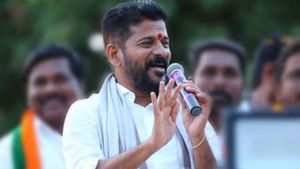 ఔటర్ ను కూడా అమ్మేసుకున్నారు.!ఇద్దరు ఐఏఎస్ అధికారులు ప్రమేయం ఉంది.!రేవంత్ ఘాటు విమర్శలు.!