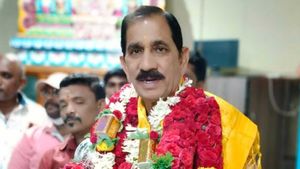 మైండ్ బ్లాక్, క్యూకడుతున్న రెబల్స్, ప్రయోగాలు కాదు, ప్రాక్టికల్ గా ఉండాలి, శివన్న ఫైర్! 