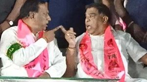 అంతా మీరేనా?: మంత్రి మల్లారెడ్డి వర్సెస్ మాజీ ఎమ్మెల్యే సుధీర్ రెడ్డి, ఒకే వేదికపై హాట్ హాట్‌గా