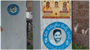AP Sticker War : జగన్ స్టిక్కర్లకు పోటీగా విజయవాడలో టీడీపీ కౌంటర్ స్టిక్కర్లు..